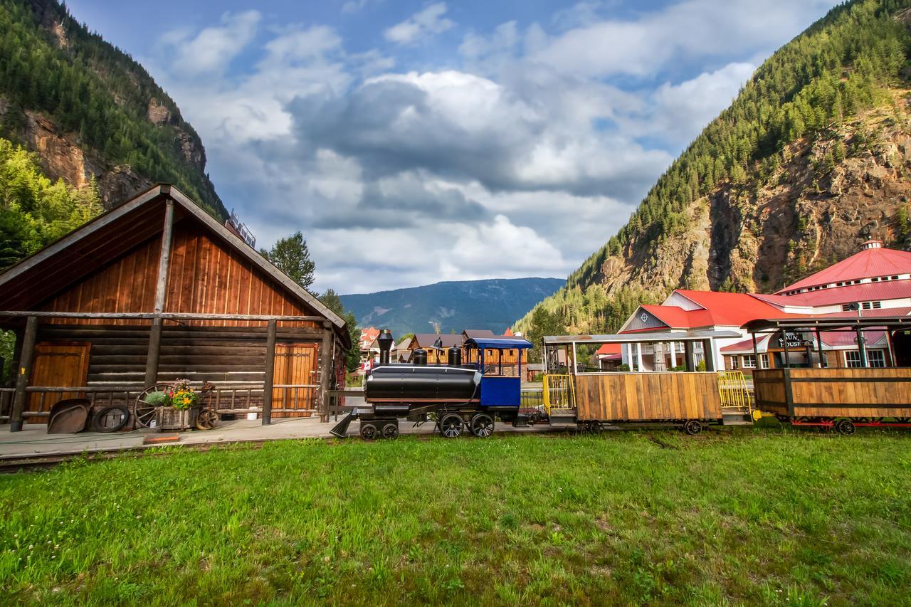 Three Valley Lake Chateau Revelstoke Dış mekan fotoğraf